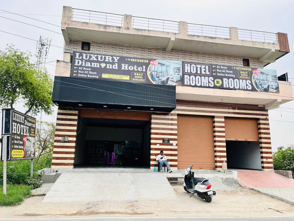 OYO 843793 Luxury Daimond Hotel, Baghpat, Baghpat