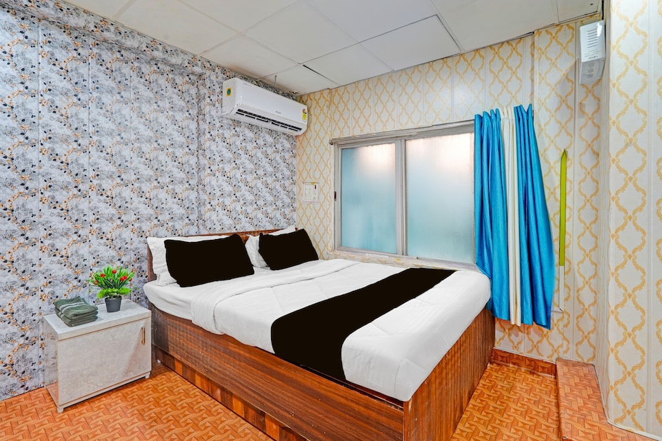 Hotel O Anshu Guest house , Bailey Road, Patna