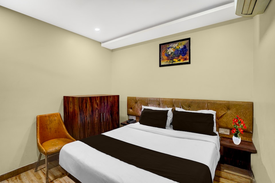 Townhouse Z Square Mall Formerly The Mall Road Inn, Mall Road Kanpur, Kanpur