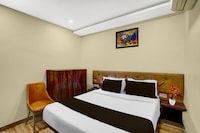 Townhouse Z Square Mall Formerly The Mall Road Inn