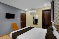 Townhouse Z Square Mall Formerly The Mall Road Inn