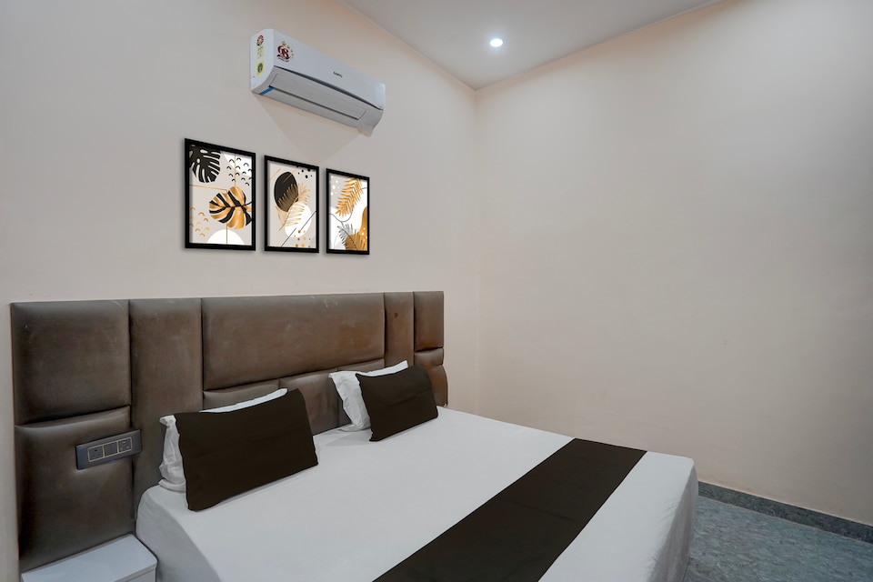 Hotel O Shiv Palace , Corporate Complex, Agra