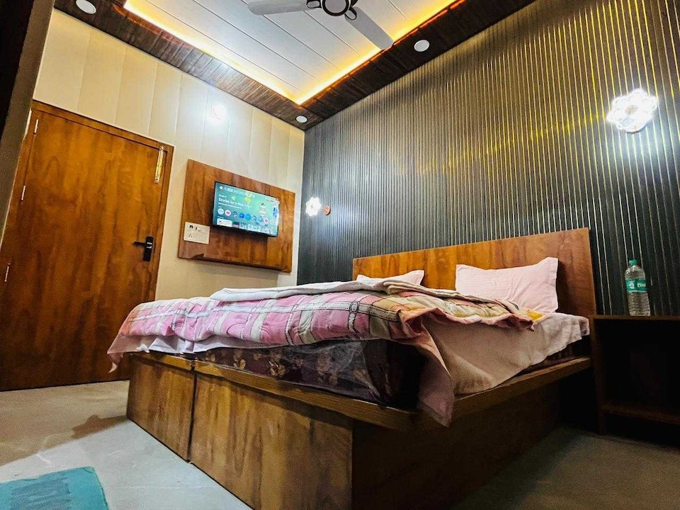 SPOT ON Hotel Crystal Haven , Rajouri Garden Delhi, Delhi