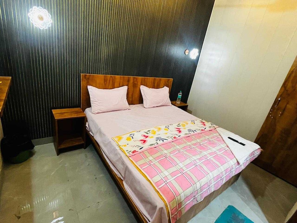 SPOT ON Hotel Crystal Haven , Rajouri Garden Delhi, Delhi