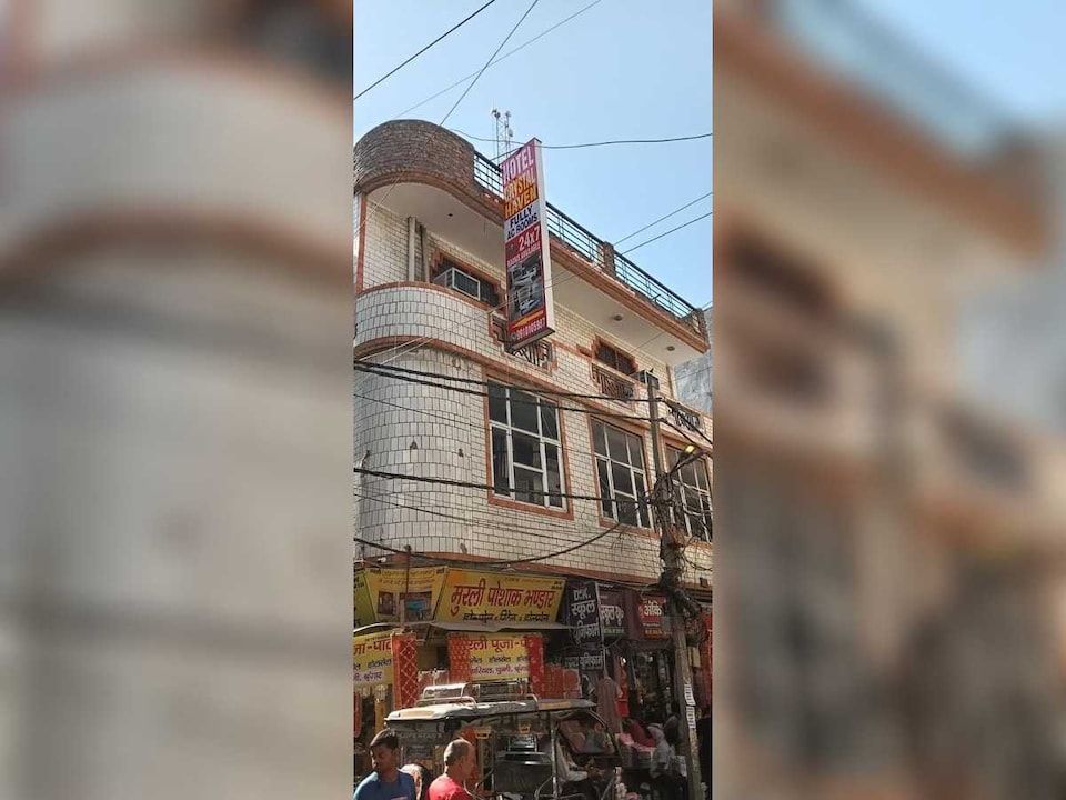 SPOT ON Hotel Crystal Haven , Rajouri Garden Delhi, Delhi