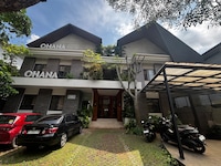 OYO 95214 Ohana Residence Karawaci