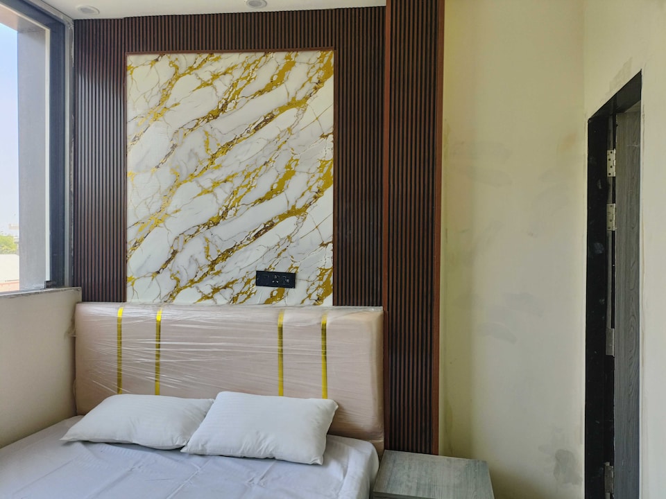 Hotel O J K Galaxy Hotel, Barra Kanpur, Kanpur