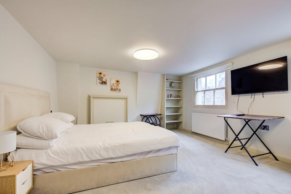 Stylish 2BR Apartment in Leicester Square, Westminister London, London