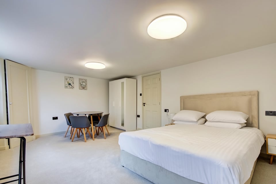 Stylish 2BR Apartment in Leicester Square, Westminister London, London