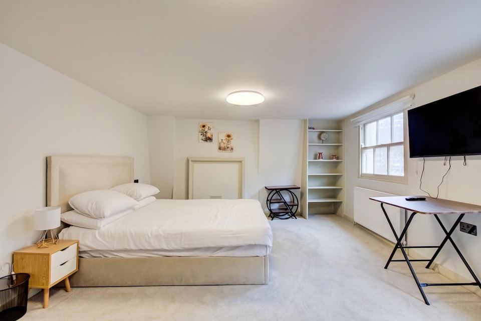 Stylish 2BR Apartment in Leicester Square, Westminister London, London