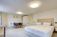 Stylish 2BR Apartment in Leicester Square