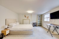 Stylish 2BR Apartment in Leicester Square