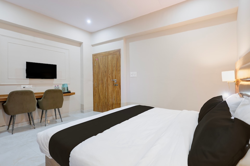 Super Townhouse Oak Kathghariya Road Haldwani Formerly Devki Inn, Tikonia Haldwani, Haldwani
