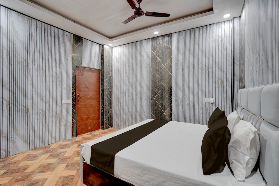 Hotel O  The Golden Rose Banquet By Vaishnavi , Greater Noida, Noida
