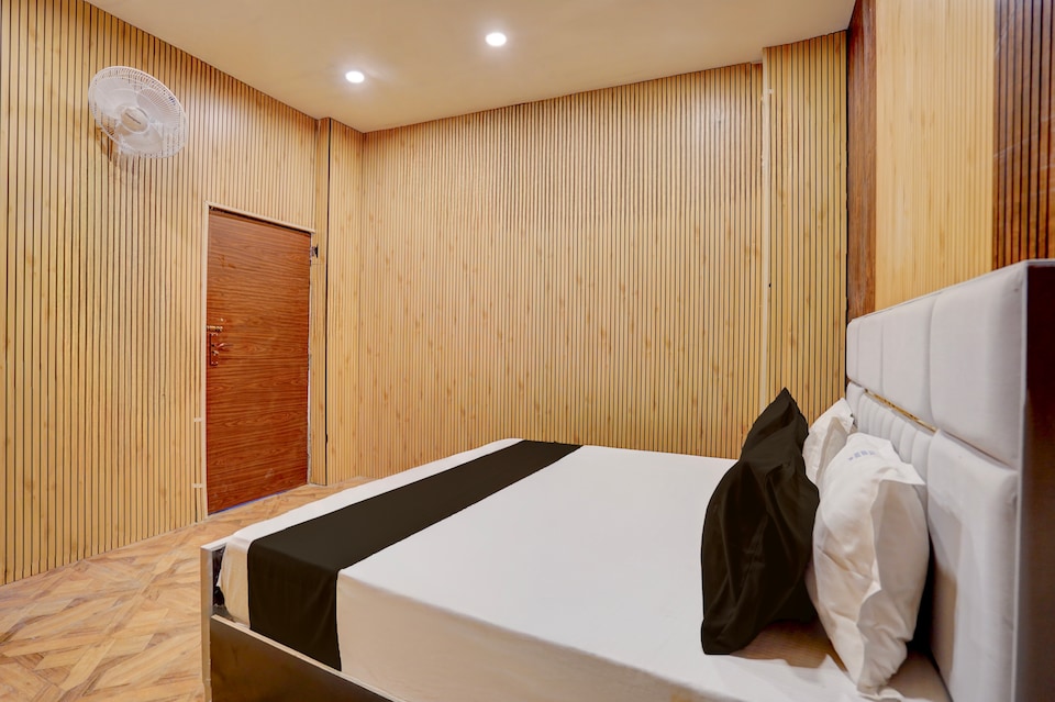 Hotel O  The Golden Rose Banquet By Vaishnavi , Greater Noida, Noida
