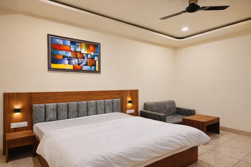 OYO 843903 Hotel Royal Rukmani, Gangapur City, Karauli