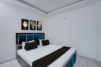 OYO 843911 S S Hotel