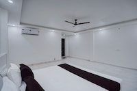 OYO 843911 S S Hotel