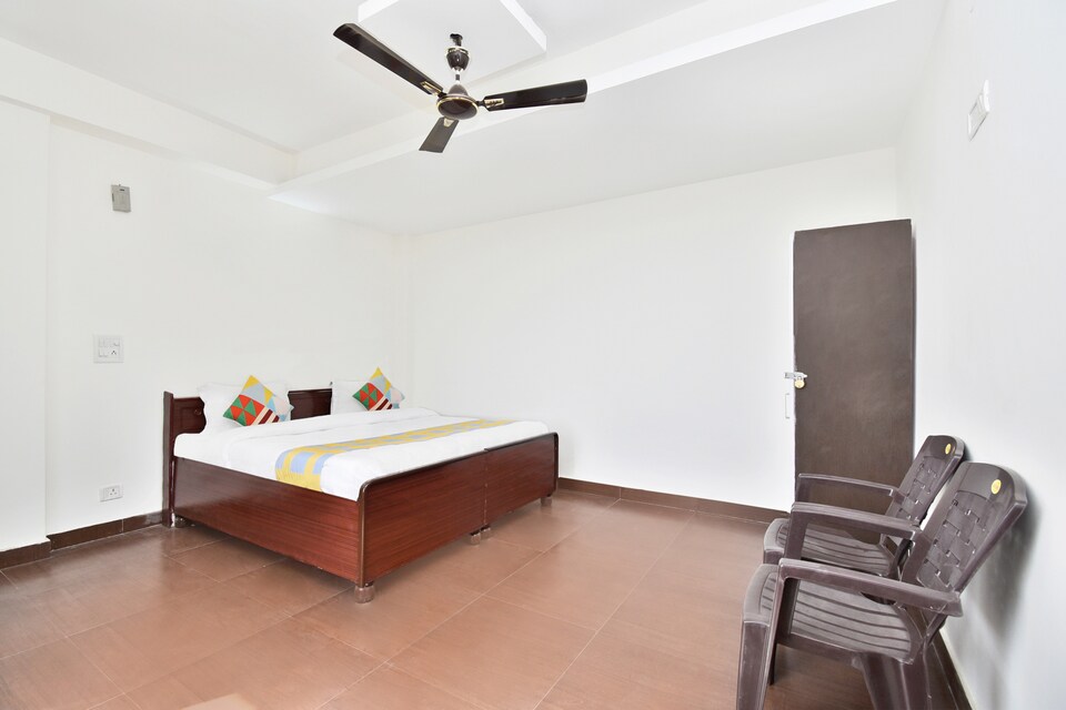 OYO Home 13878 Spacious 3BHK, Kasauli, Kasauli