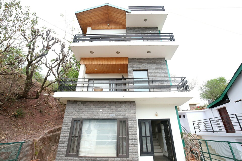 OYO Home 13880 Exotic Hill View 3BHK, Kasauli, Kasauli