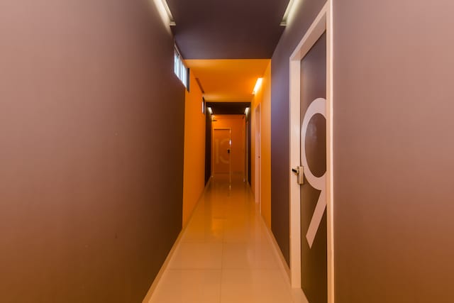 Hotel O Metro Residency