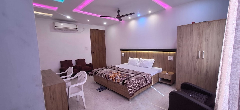 SPOT ON Hotel Bhavya Inn, Sitapur, Sitapur