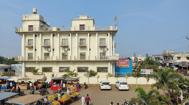 OYO 843940 MANGALAM PALACE