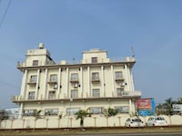 OYO 843940 MANGALAM PALACE