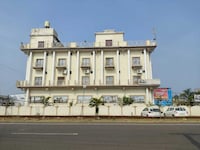 OYO 843940 MANGALAM PALACE