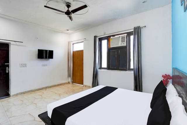 Hotel O Prem Mandir Formerly Charnamrit Vatika