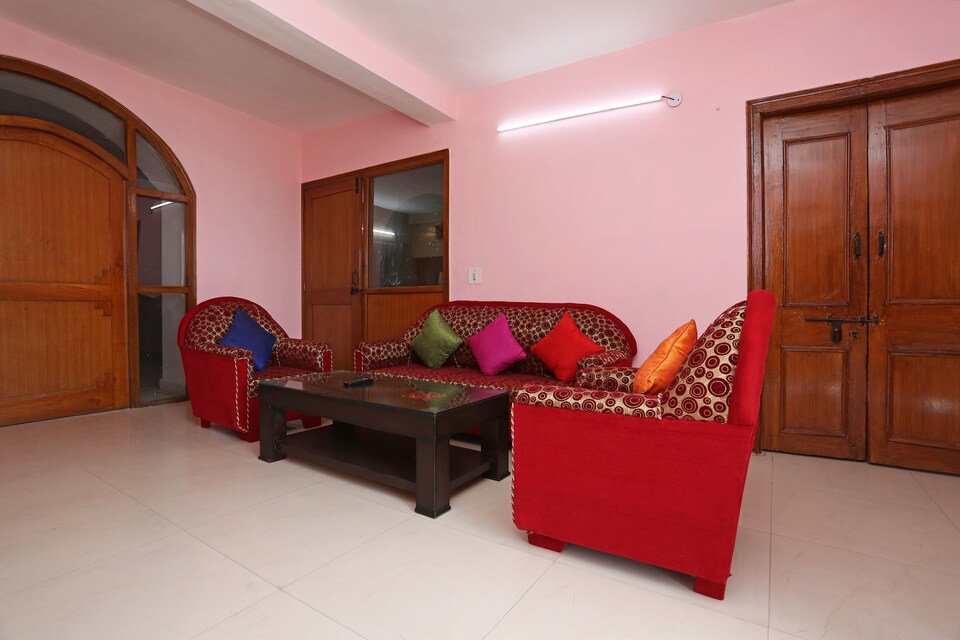 OYO Home 13894 3BHK Skyline Homestay, Picture palace Mussoorie, Mussoorie