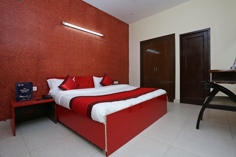 OYO 13907 Red Flag, Noida City, Noida