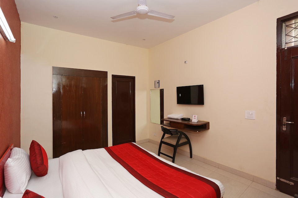 OYO 13907 Red Flag, Noida City, Noida