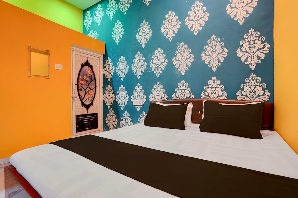 OYO 843968 Surya Hotel & Restaurant, Handia, Handia