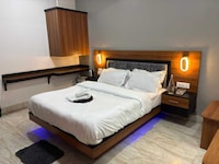 OYO 843970 Hotel Park & Eat