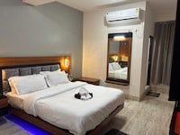 OYO 843970 Hotel Park & Eat