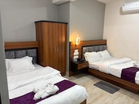 OYO 843970 Hotel Park & Eat