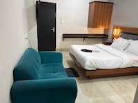 OYO 843970 Hotel Park & Eat