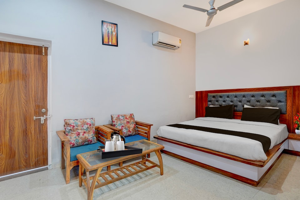 Hotel O Greater Noida West Link Road Formerly Advent, Greater Noida, Noida