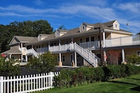 At 9 Motel Near Freehold I-195