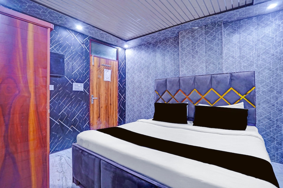 HOTEL O LAXMI NAGAR METRO, Anand Vihar Delhi, Delhi
