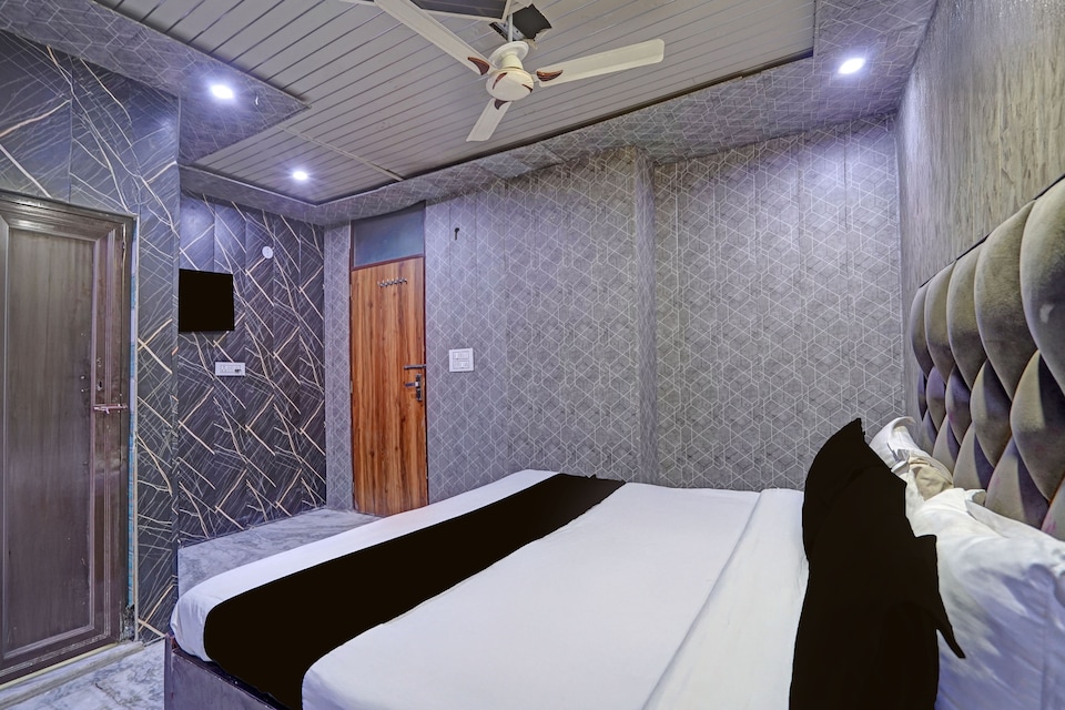 HOTEL O LAXMI NAGAR METRO, Anand Vihar Delhi, Delhi