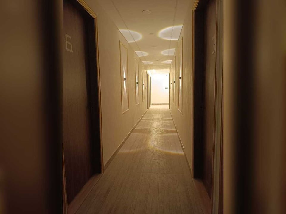 SPOT ON Hotel Kanha, Mall Road Kanpur, Kanpur