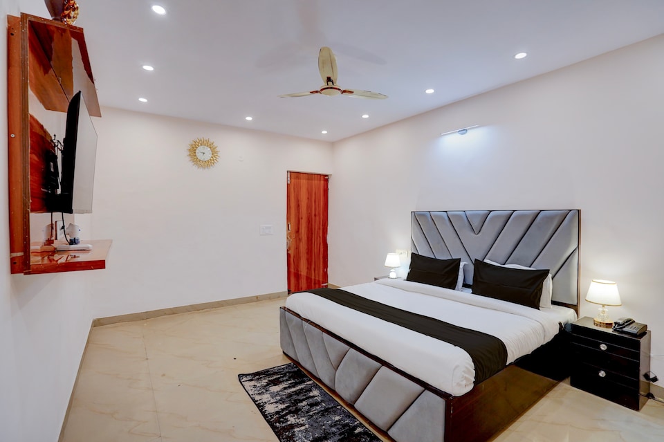 HOTEL O JJ Residency, Noida Expressway SEZ, Noida