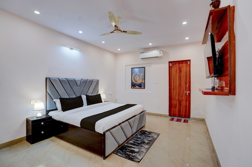 HOTEL O JJ Residency, Noida Expressway SEZ, Noida