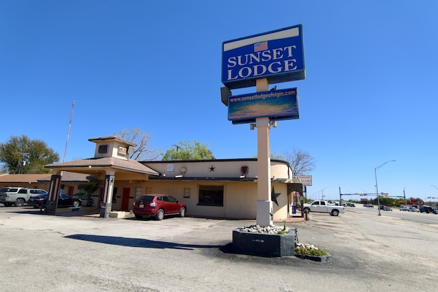 Sunset Lodge Elgin near US 290 by Hotel O