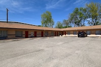 Sunset Lodge Elgin near US 290 by Hotel O