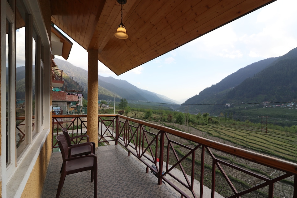 OYO Home Luxe 13920 Nature View Wooden Stay, Naggar Road, Manali