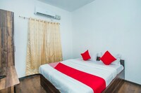 OYO Shri Krishna Hometel Near Ascendas Park Square Mall