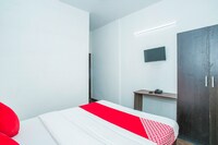 OYO Shri Krishna Hometel Near Ascendas Park Square Mall
